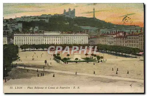 Ansichtskarte AK Lyon Place Bellecour et Chateau de Fourviere