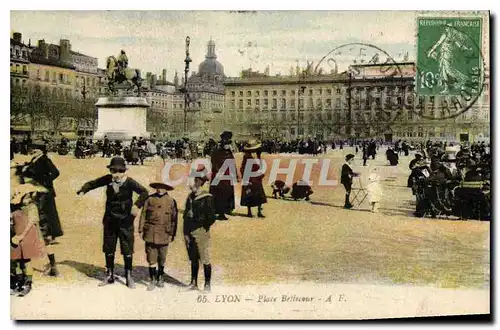 Cartes postales Lyon Place Bellecour Enfants
