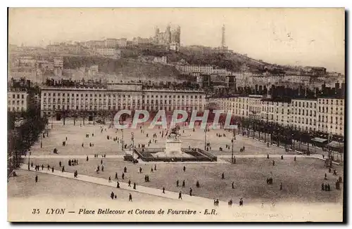 Ansichtskarte AK Lyon Place Bellecour et Coteau de Fourviere