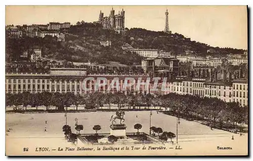 Cartes postales Lyon La Place Bellecour La Basilique et la Tour de Fourviere