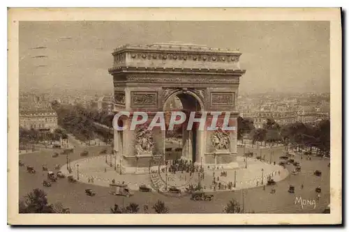 Cartes postales La Place de l'Etoile et l'Arc de Triomphe le monument plus grand de ce genre