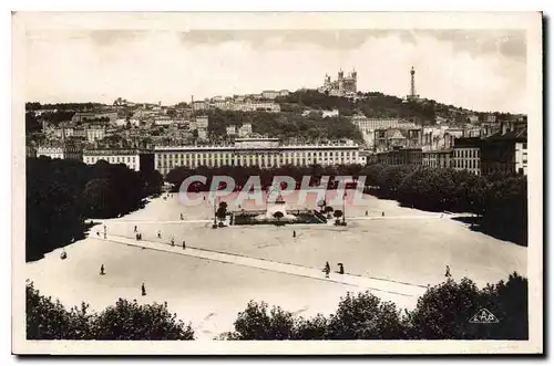 Ansichtskarte AK Lyon Place Bellecour et coteau de Fourviere