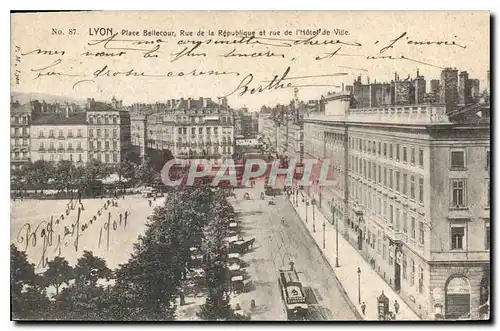 Ansichtskarte AK Lyon Place Bellecour Rue de la Republique et rue de l'hotel de ville Tramway