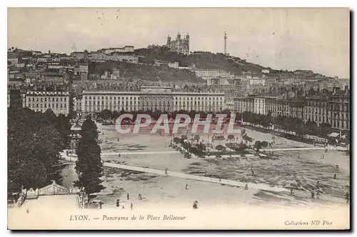 Cartes postales Lyon Place Bellecour Statue equestre de Louis XIV