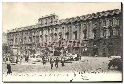 Cartes postales Lyon La Place des Terraux et le Palais des Arts
