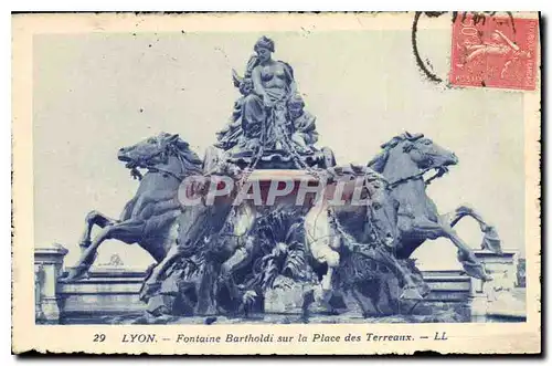 Ansichtskarte AK Lyon Fontaine Bartholdi sur la Place des Terreaux