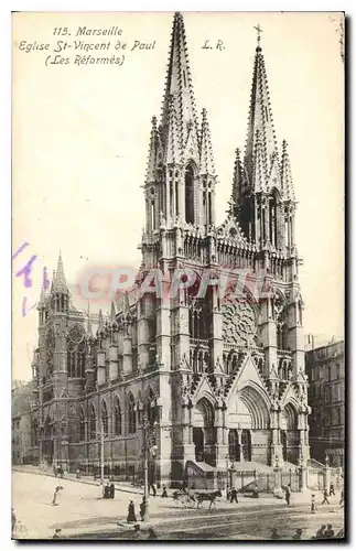 Cartes postales Marseille Le Monument des Enfants des Bouches du Rhones et l'Eglise des Reformes