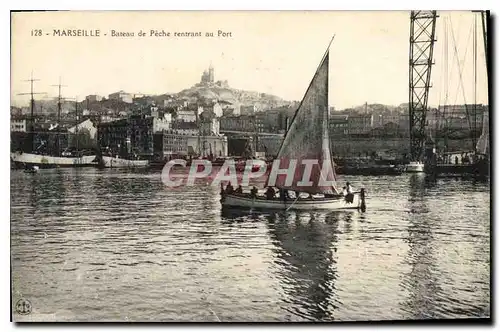 Ansichtskarte AK Marseille Bateau de Peche rentrant au Port