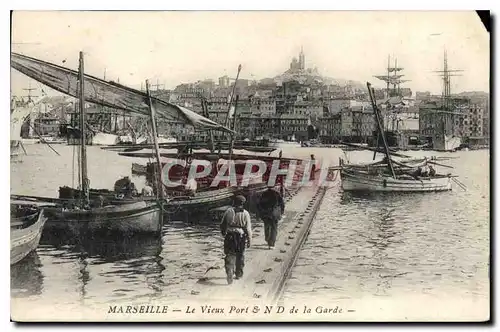 Ansichtskarte AK Marseille Le Vieux Port & N D de la Garde Bateaux