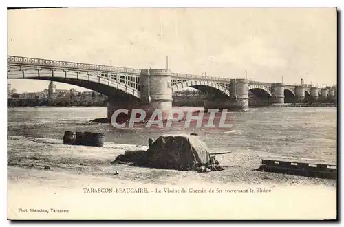 Ansichtskarte AK Tarascon Beaucaire Le Viaduc du Chemin de fer traversant le Rhone