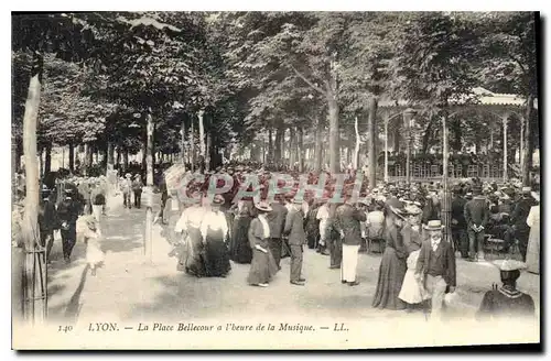 Cartes postales Lyon La Place Bellecour a l'beure de la Musique