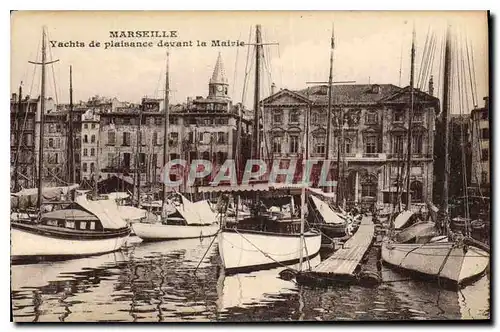 Cartes postales Marseille Yachts de plaisance devant de la Mairie