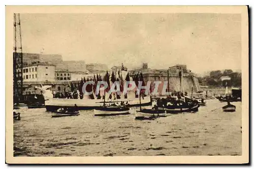 Cartes postales Marseille N D de la Garde Fetes au Couronnement Le Cortege naval rentrant au Port