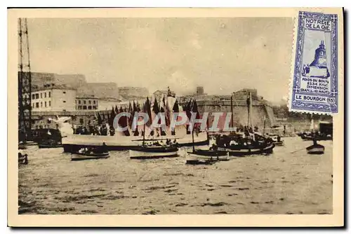 Cartes postales Marseille N D de la Garde Fetes au Couronnement Le Cortege naval rentrant au Port