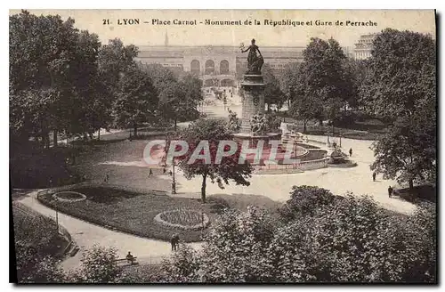 Cartes postales Lyon La Place Carnot Monument de la Republique et Gare de Perrache