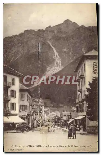 Cartes postales Chamonix La Rue de la Gare et le Brevent