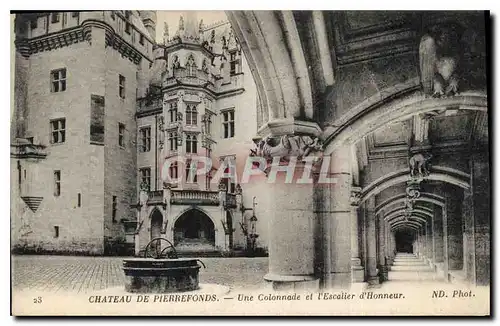 Ansichtskarte AK Chateau de Pierrefonds Une Colonnade et l'Escalier d'Honneur