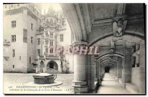 Ansichtskarte AK Pierrefonds Le Chateau Vue interieur de la Colonnadde de la Cour d'Honneur