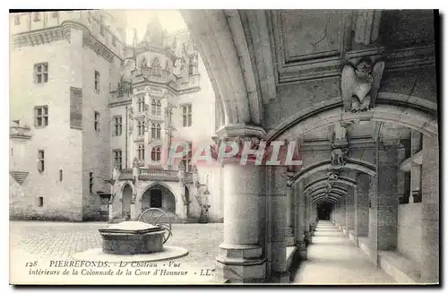 Cartes postales Pierrefonds Le Chateau Vue interieur de la Colonnadde de la Cour d'Honneur