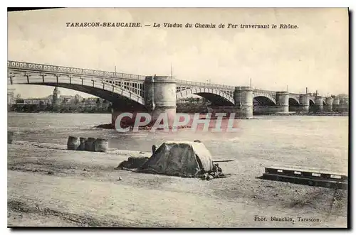 Ansichtskarte AK Tarascon Beaucaire Le Viaduc du Chemin de Fer traversant le Rhone