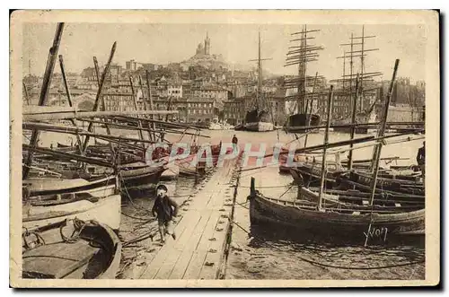 Ansichtskarte AK Marseille Bouches du Rhone vue generale sur le Vieux Port et la Ville Bateaux