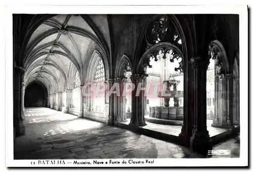 Cartes postales moderne Batalha Mosteiro Nave e Fonte do Claustro Real
