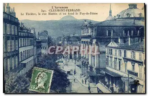 Cartes postales Clermont Ferrand Le Theatre la rue Blattin et au fond de Puy de Dome