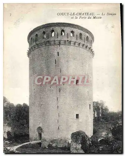 Ansichtskarte AK Coucy le Chateau Le Donjon et la Porte du Musee