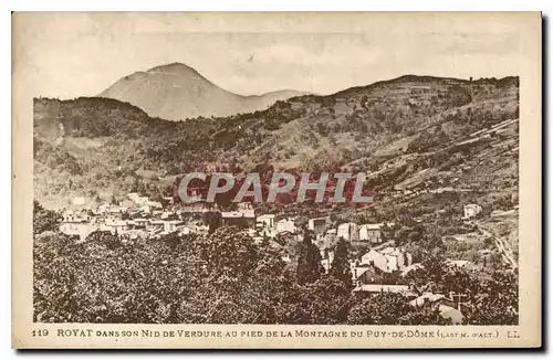 Ansichtskarte AK Royat dans son Nid de Verdure au pied de la Montagne du Puy de Dome