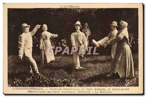 Cartes postales L'Auvergne Clermont Ferrand Fontaine Petrifiante du Pont Naturel de Saint Alyre Personnages gran