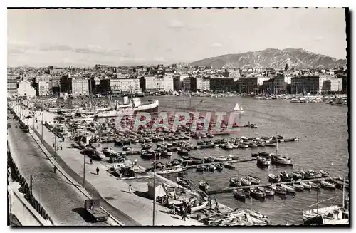 Ansichtskarte AK La Carrefour du Monde Marseille Vue generale du Vieux Port