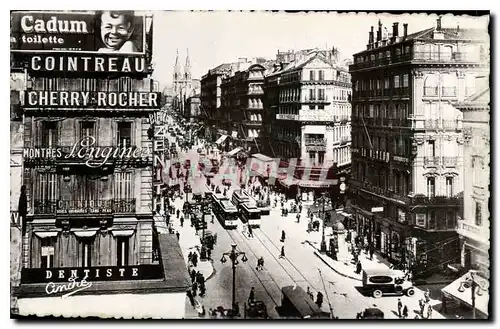 Ansichtskarte AK Marseille La Cannebiere Publicite Cadum Cointreau Dentiste Montres Longines Tramway