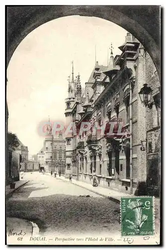Cartes postales Douai Perspective vers l'Hotel de Ville