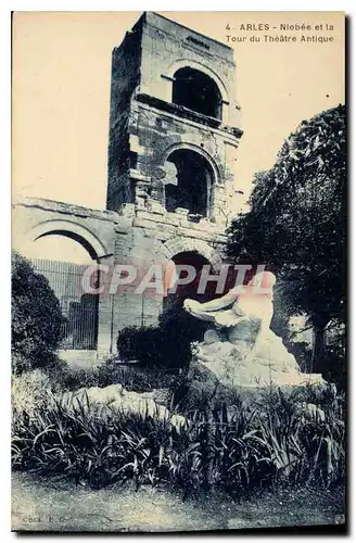 Cartes postales Arles Niobee et la Tour du Theatre Antique