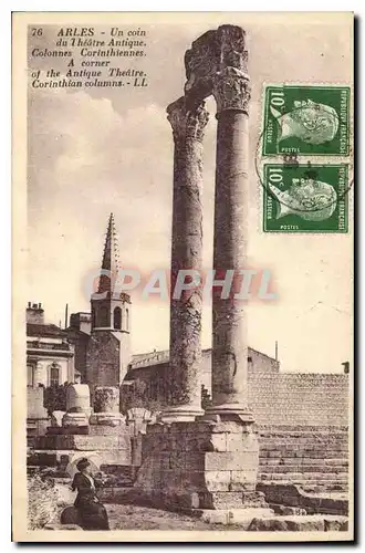 Cartes postales Arles Un coin du Theatre Antique Colonnes Corinthiennes