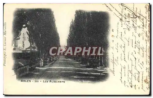 Cartes postales Arles Les Aliscamps