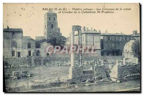 Ansichtskarte AK Arles B du R Theatre antique Les Colonnes de la scene et Clocher de la Cathedrale St Trophime