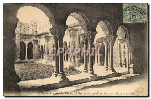 Cartes postales Arles Interieur du Cloitre Saint Trophime Les Piliers Romains