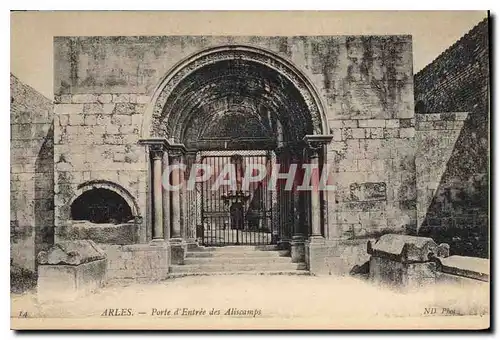 Ansichtskarte AK Arles Porte d'Entree des Aliscamps