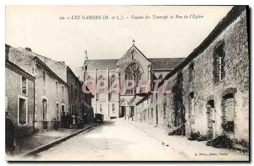 Ansichtskarte AK Les Gardes M et L Facade du Transept et Rue de l'Eglise