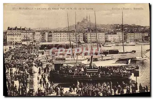 Ansichtskarte AK Marseille Un coin du Vieux Port et ND de la Garde Bateaux