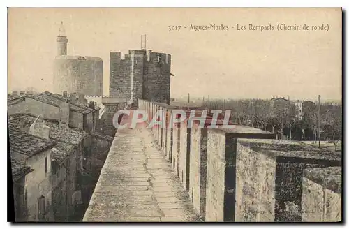 Ansichtskarte AK Aigues Mortes Les Remparts Chemin de ronde