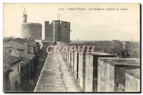 Ansichtskarte AK Aigues Mortes Les Remparts Chemin de ronde