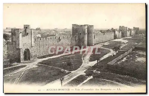 Cartes postales Aigues Mortes Vue d'ensemble des Remparts