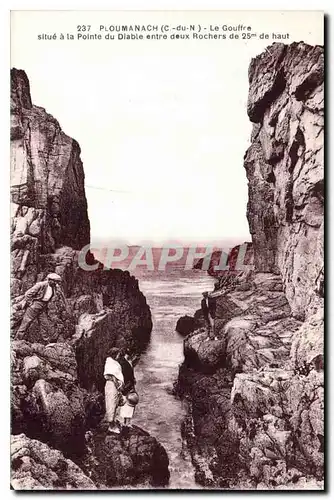 Cartes postales Ploumanach C du N le Gouffre Situe a la pointe du Diable entre deux rochers