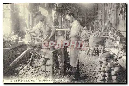 REPRO Types d'Auvergne Interieur d'une Fabrique de Sabot