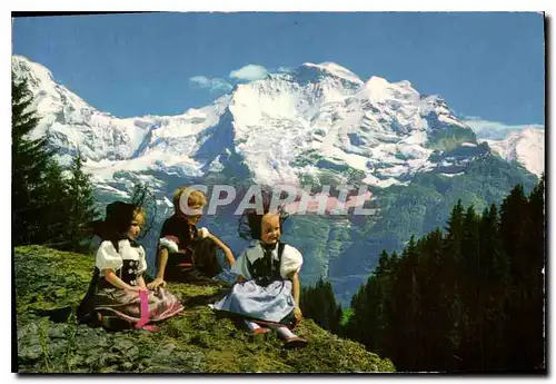 Cartes postales moderne Berner Oberland Trachtenkinder mit Jungfrau
