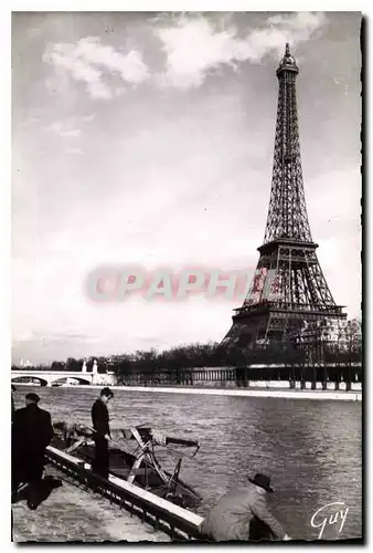 Cartes postales moderne Paris et ses Merveilles La tour Eiffel vue prise des bards de la Seine