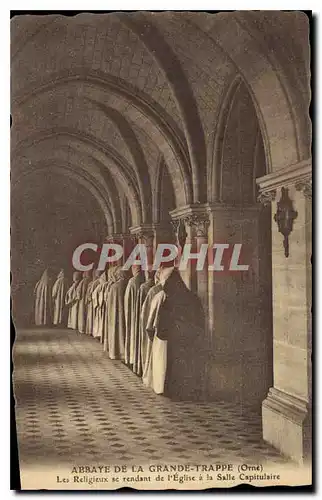 Ansichtskarte AK Abbaye de La Grande Trappe Orne Les Religieux se rendant de l'Eglise a la Salle Capitulaire