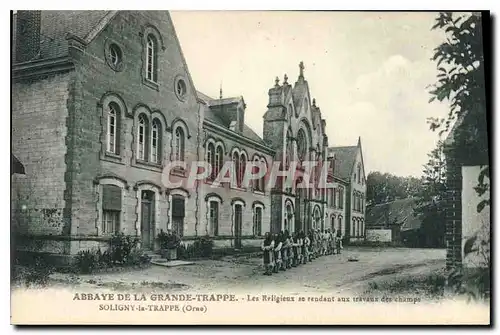 Cartes postales Abbaye de La Grande Trappe Soligny la Trappe Orne Les Religieux se rendant aux traveaux des cham